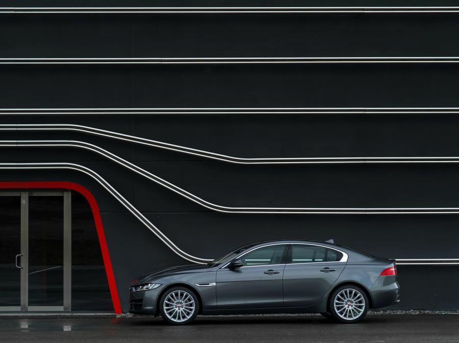  Jaguar XE Portfolio 2015 года  (фото 16 из 30)